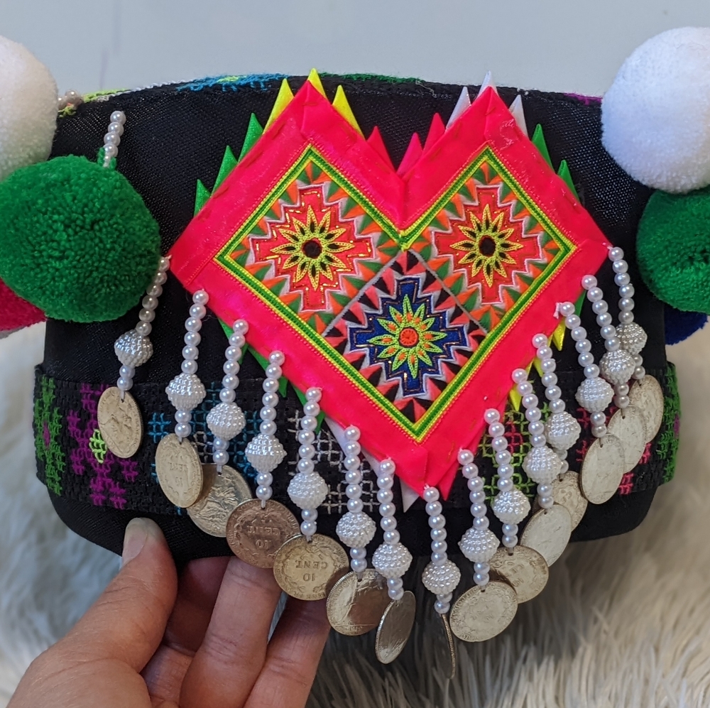 Hmong PNM pom pom hat